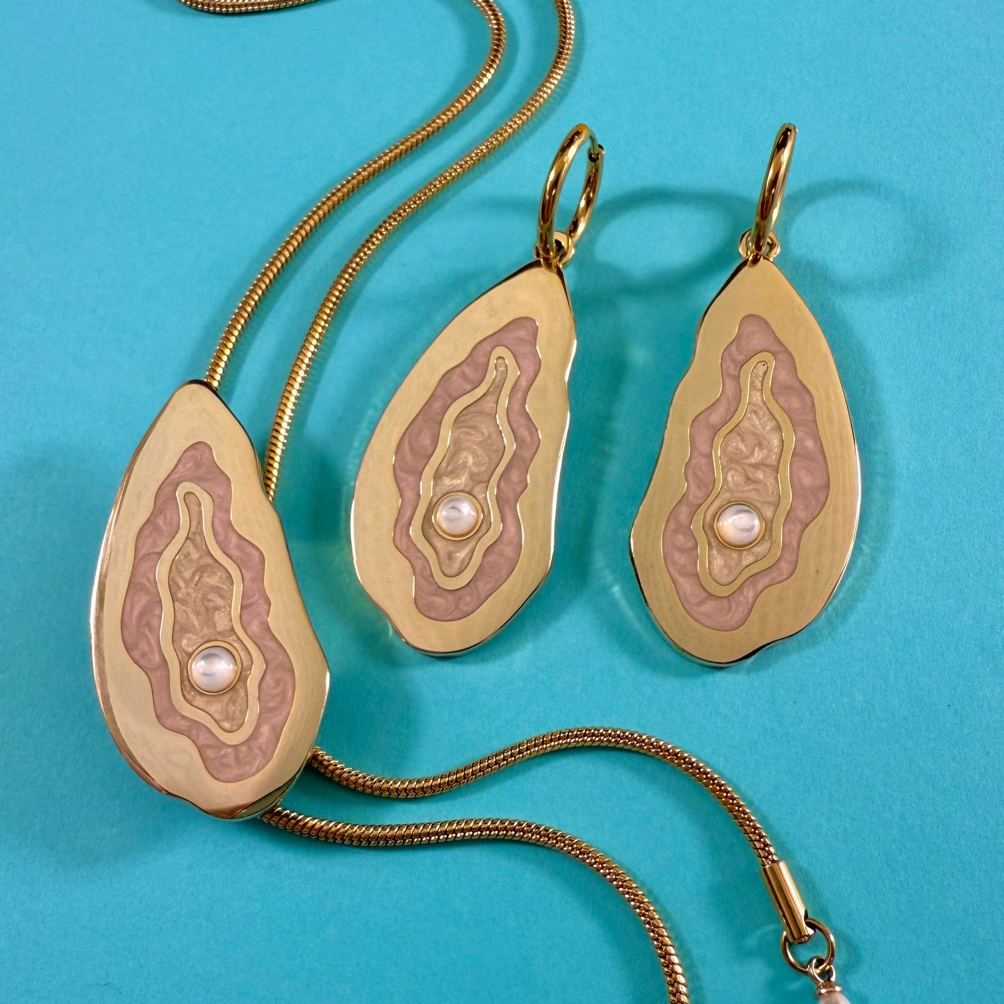 MackBecks Gold Oyster Earrings and Bolo Set with pink enamel details and a pearlescent cabochon.